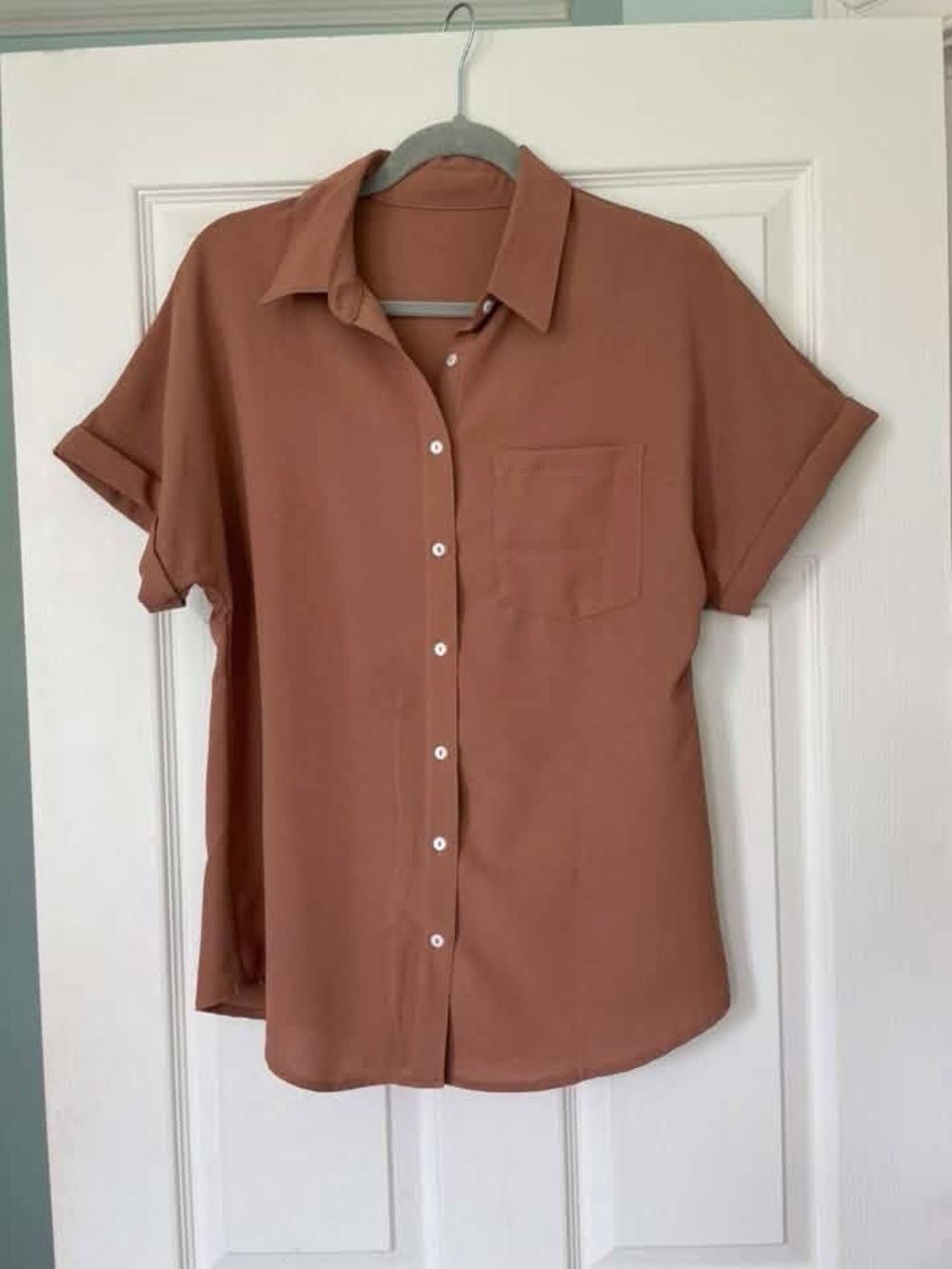 Women’s Short-Sleeve Button-Down Shirt M NWOT
